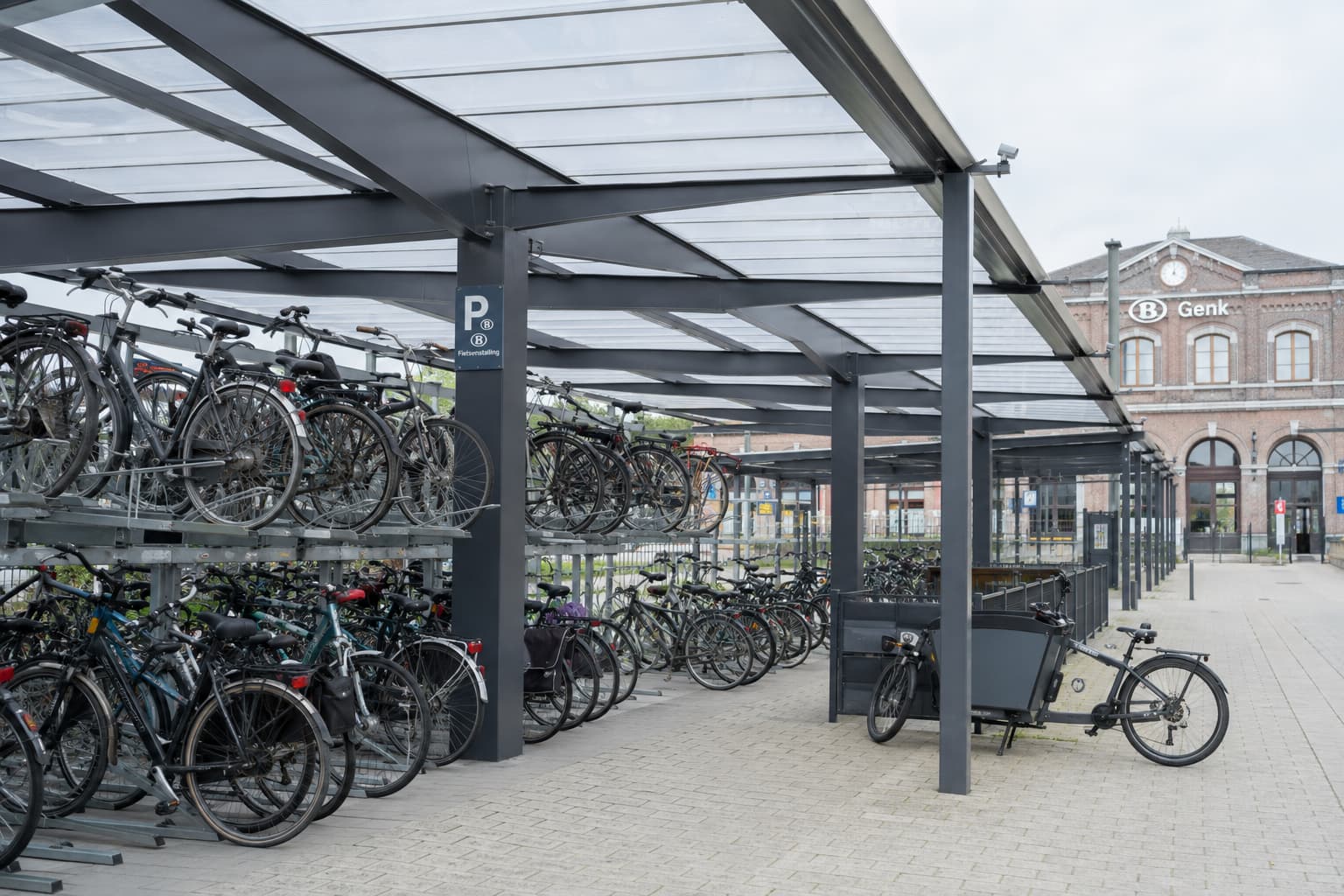 Fietsparkeren aan stations en mobipunten: wat er anders is