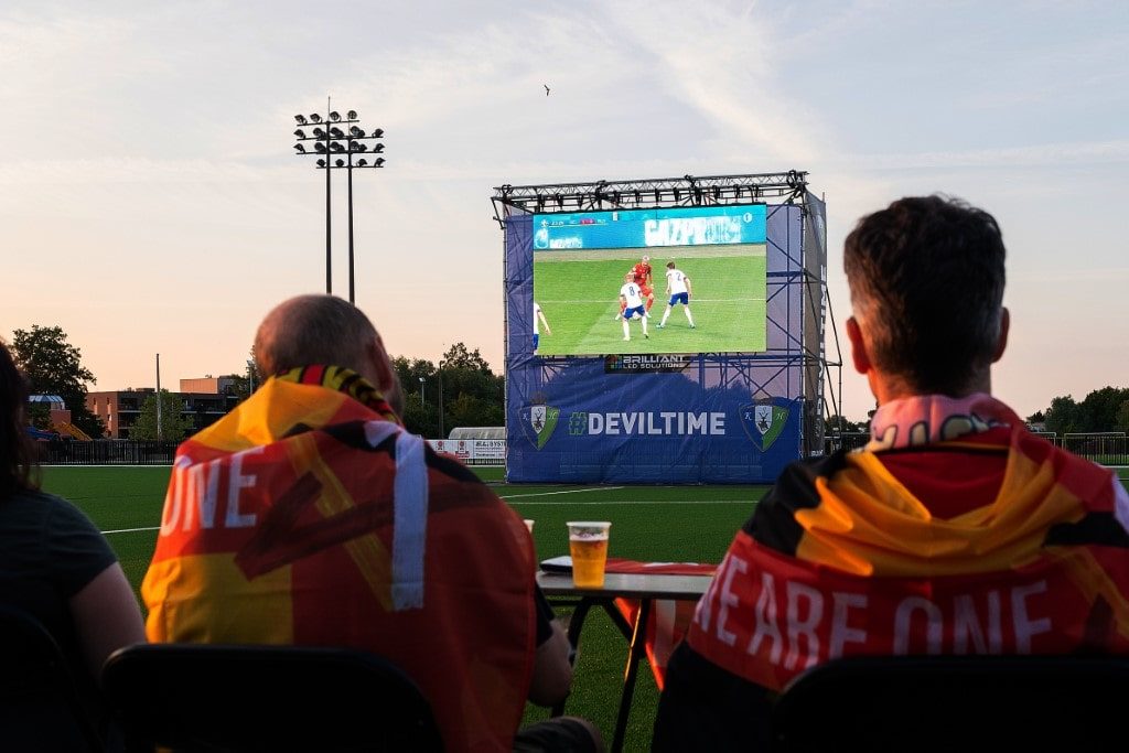 Mobiel LED-scherm bij een buitenevenement